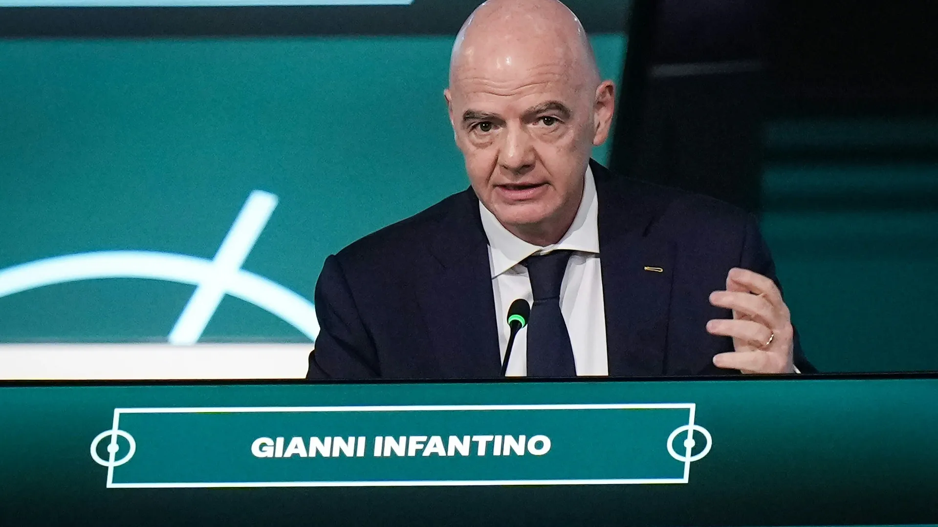 FIFA内部动乱!员工集体倒戈,要求因凡蒂诺下课