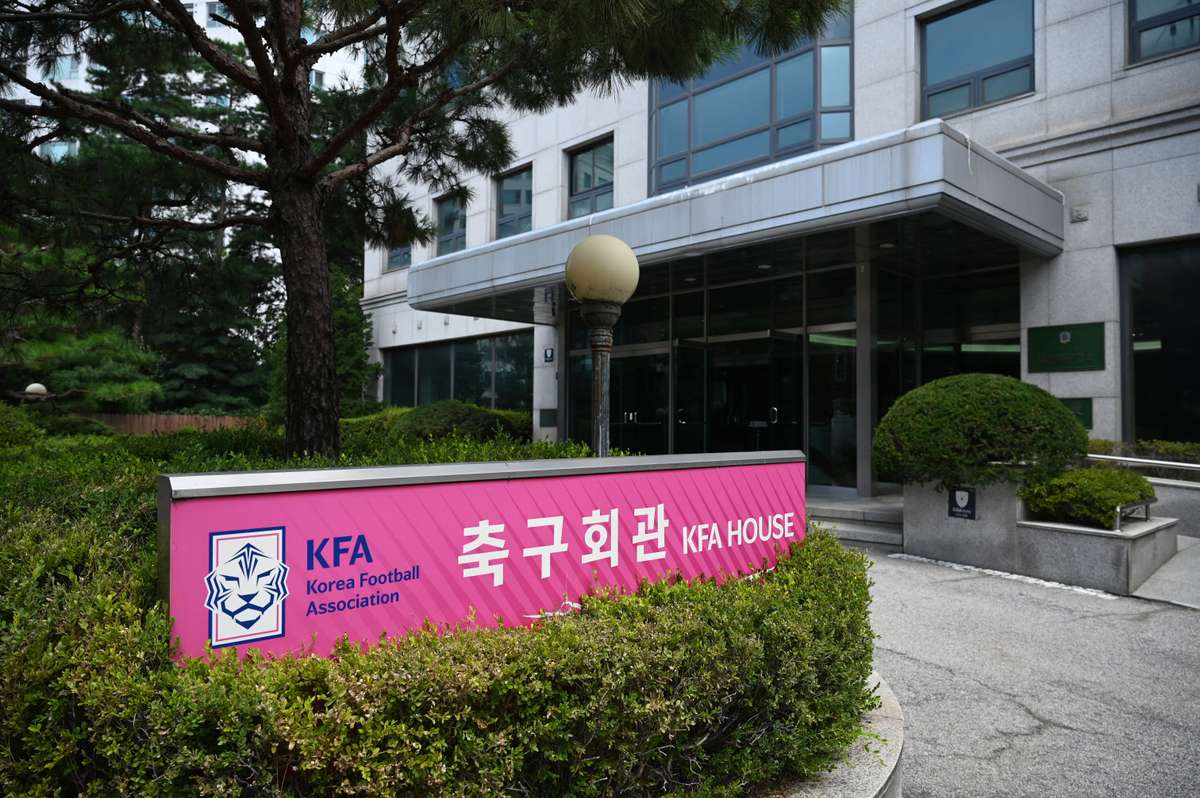 韩国警方突击搜查足协,调查洪明甫任命程序涉嫌违规